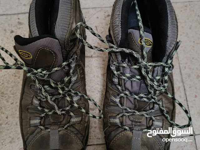 حذاء رياضي جبلي