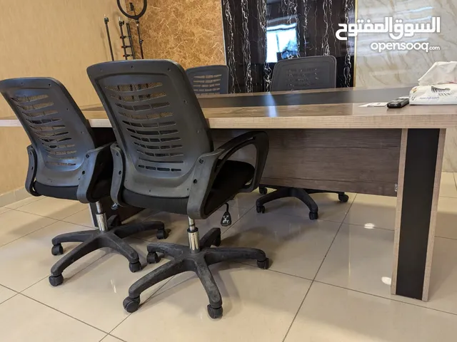اثاث مكتبي استخدتم بسيط وبحالة الجديد