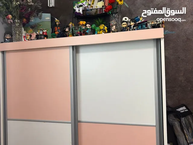 خزانة ملابس وخيانة أحذية و تسريحة للبيع