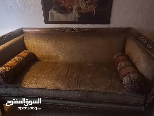 كنب فاخر بحالة ممتازة عدد 2 بسعر قابل للتفاوض