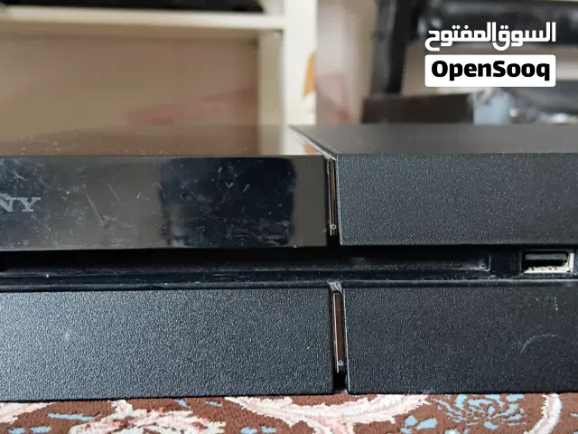 للبيع بلاستيشن 4 بحالة جيدة