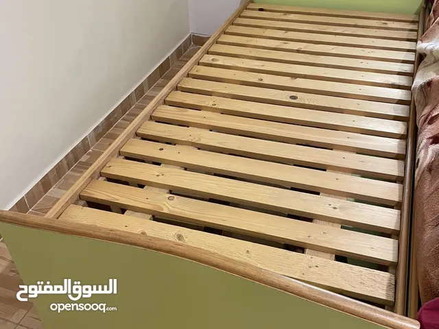 تخت مفرد لون اخضر للاولاد او للبنات لايوجد به اي خدش