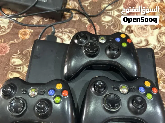 اكس بوكس 360 نظيف ومهكر مع 3 أجهزه جوده عاليه موجود كل الالعاب تقريبا
