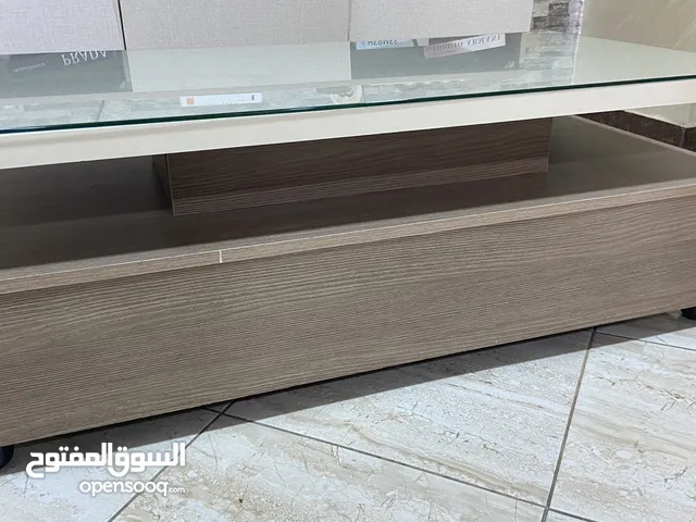 طاولة وسط مع الزجاج مع طاولات جانبية 3درج وديكور 3 فوانيس مع شمعات