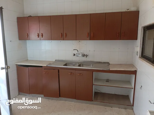 مطبخ للبيع بحاجه بعض فصالات فقط مع مجلي
