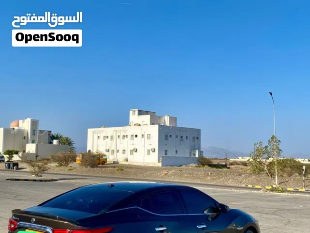 مكسيما موديل 2017 نظيف ولا يشتكي من اي عطل قابل للتفاوض بالشي البسيط