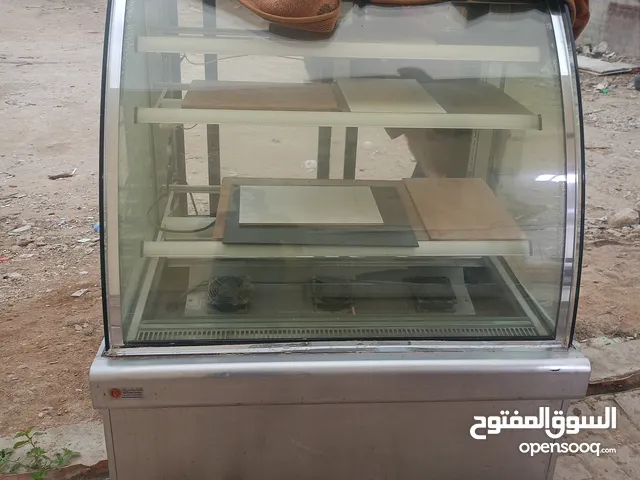 تلاجه عرض طعام أو حلويات صناعه ايطاليه
