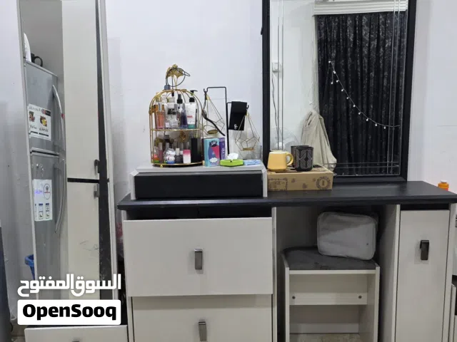 للبيع ميز مراءة و كومدي تخزين