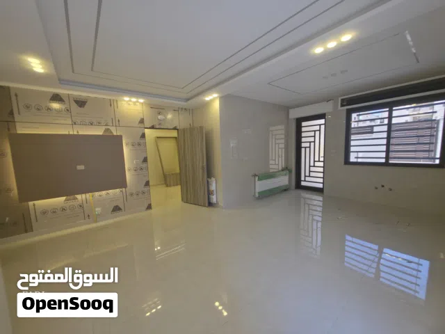 شقة فارغة للايجار سوبر ديلوكس جديدة لم تسكن من قبل في منطقة الرونق