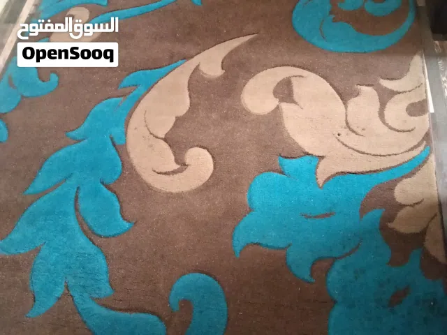 سجاد تركي جميلة  محفور استعملها قليل  لونها بني مع تركوز كمان ع الواقع اجمل