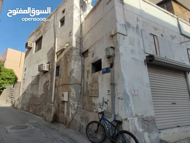 منزل على شارع تجاري