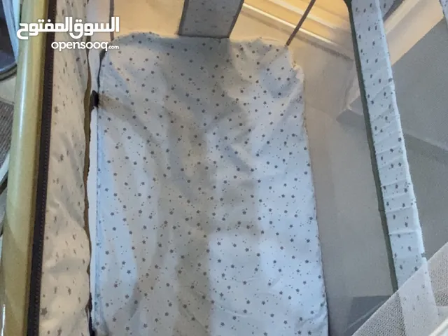 تخت اطفال من عمر يوم إلى ثلاث سنوات استخدام شهر واحد فقط