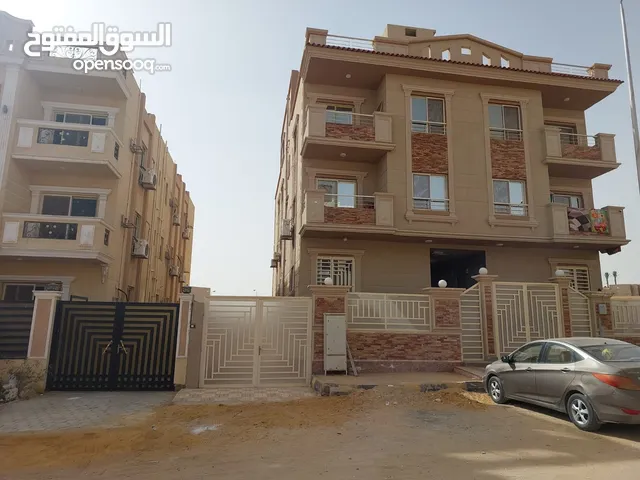 شقة أهالي 190 م2 دور أرضي ح 13 الشيخ زايد للايجار سكني و إداري