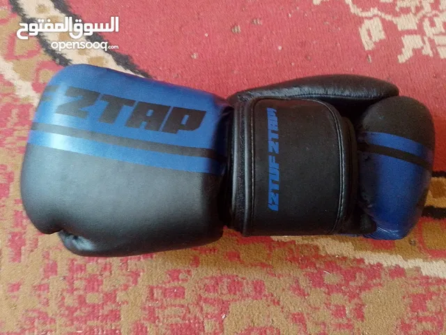 قفازات ملاكمة للبيع مستعملة سنة فقط