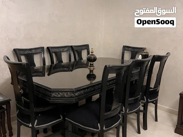 طاولة سفرة 8 كراسي لون اسود بحالة الجديد
