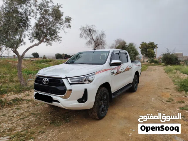 2023 Toyota Hilux SR5