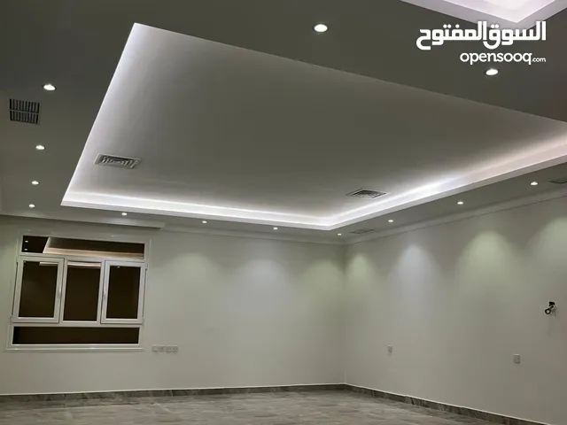 900 m2 More than 6 bedrooms Villa for Sale in Al Ahmadi Wafra residential