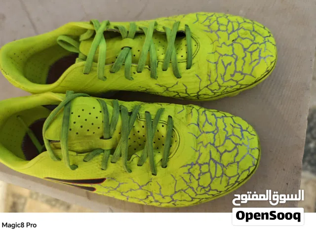 بوت كرة قدم اصلى من سكتشرز