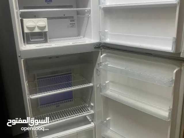 ثلاجة توشيبا لون سيلفير حجم كبير سعة 474لتر بحالة جيدة للبيع