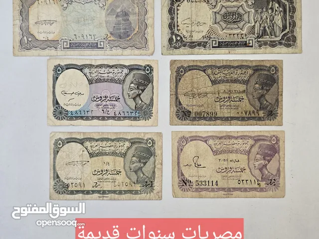 عملات مختلفة