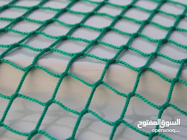 شبك واقي ملعب بل متر لون ابيض حجم الفتحه 12في12 سم
