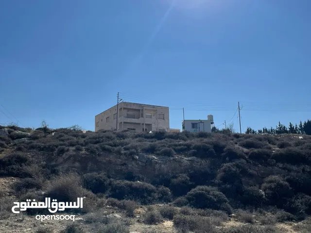 ارض للبيع في الكمشه بالقرب من شارع الاردن و مطعم قصر الجبل مميزه جدا