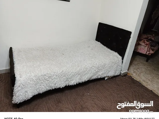 تخت مفرد حديد وخشب زان بحال الوكالة