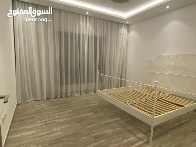 250 m2 4 Bedrooms Apartments for Rent in Muharraq Hidd