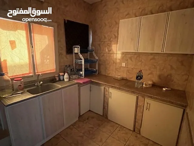 Flat 2 bedrooms for Rent in Muharraq شقة للايجار في المحرق - فريج بن هندي