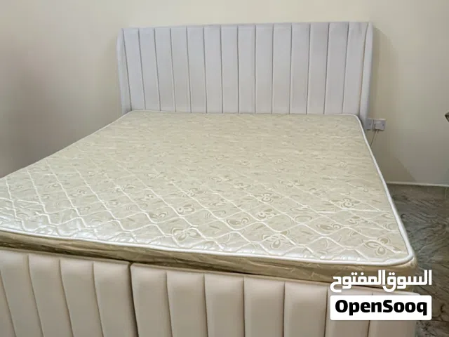 سرير شخصين  شبه جديد استخدم شهرين بدون مرتبة