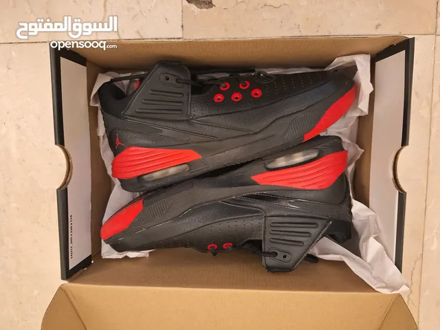 JORDAN 5s MAX AURA BLACK AND RED WITH BOX BARELY WORN