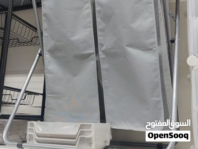 طاولة كوي ملابس المميزة بسلة الملابس