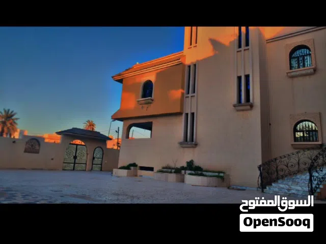 عدد 2فلل للبيع في جنزور بجوار الساحل للحلويات