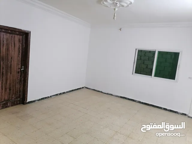 110 m2 3 Bedrooms Apartments for Rent in Zarqa Hay Ramzi