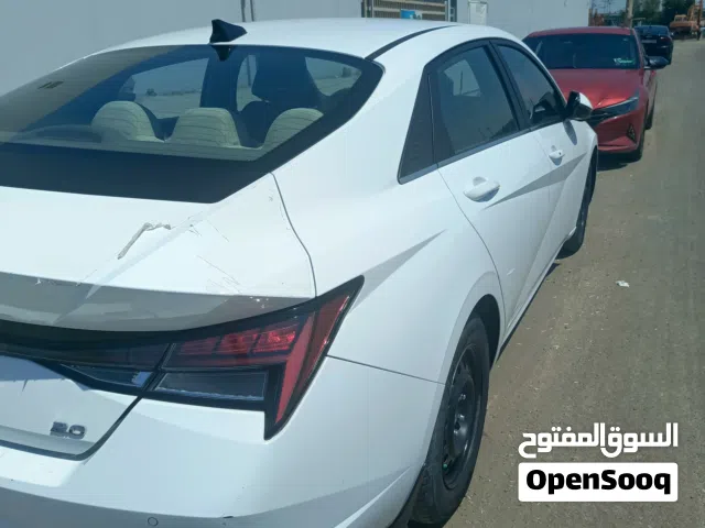 2022 هيونداي النترا Standard
