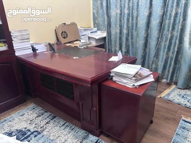 مكتب مكتمل للبيع