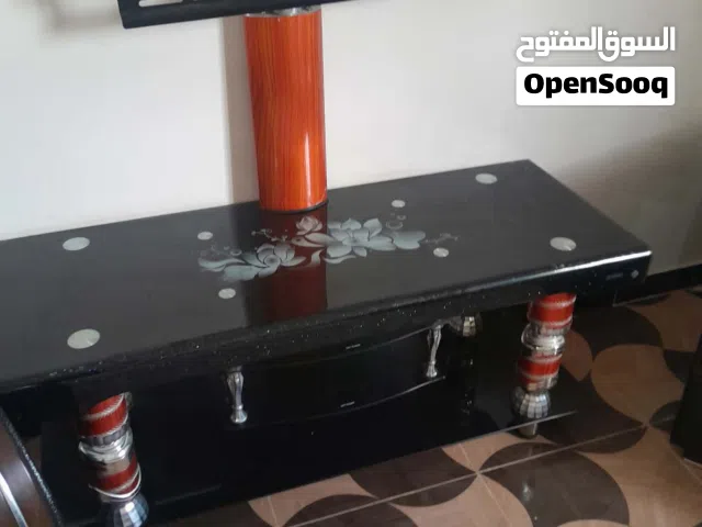 طاولة شاشة للبيالموقع: طريق المطار – سيدي سليم حالة ممتازة وتصميم أنيق يناسب كل الديكورا