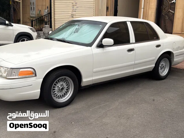 فورد كراون فكتوريا موديل 2001
