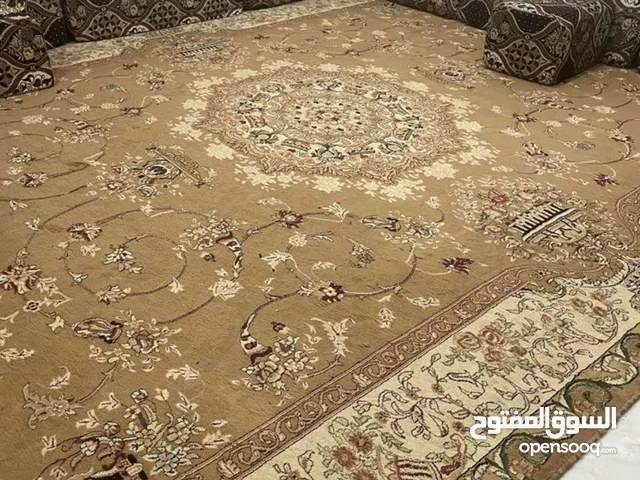 للبيع جلسه ارضيه مع الزوليه