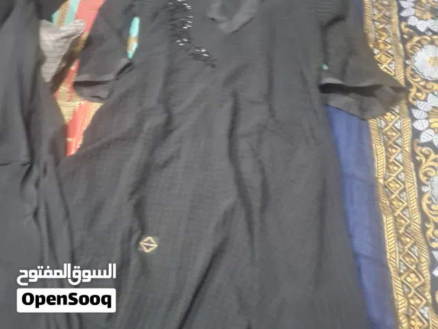 ملابس حريم 6دينار نضيف جدا