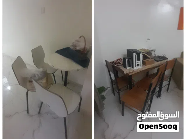 2طاولة سفره عدد اربعة كراسي مستطيله ودائرية