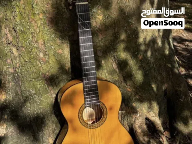 Alhambra  3 fg guitare flamenco avec sa housse et carte d’authenticité mic ,dispo les vergers.