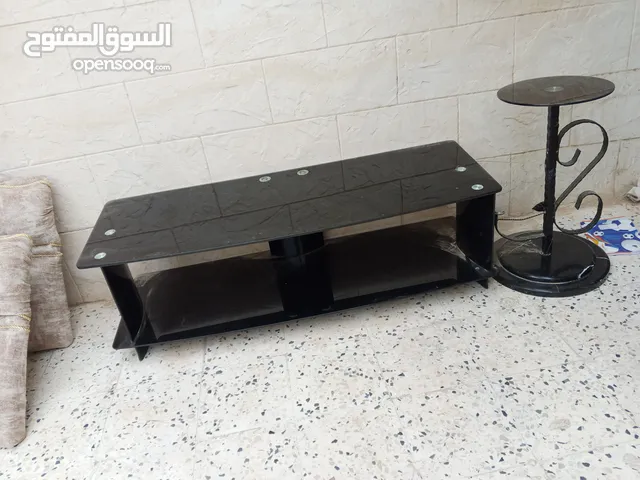أثاث غرف جلوس مستعمل للبيع مع طاوله