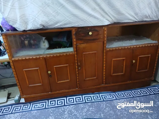 بوفيه ناقصها جامات وصبغ ترجع جديده