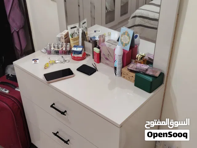 غرفة نوم بحالة ممتازة السعر 2000