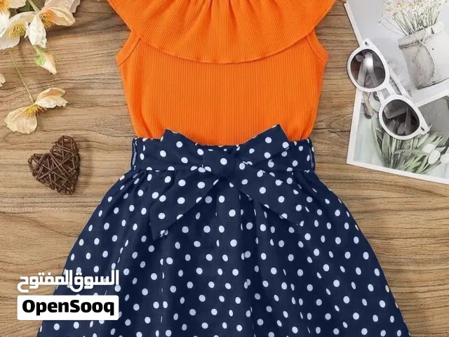 الموديل طقم قطعتين   جيبه وبلوزه بونبونايه كدا في نفسه  تفاصيل البلوزه خطيررره والجيبه مزوده بفيونكه