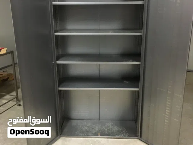 خزاءن و طاولات وكراسي وجميع انواع المنجات حديد والمنيوم