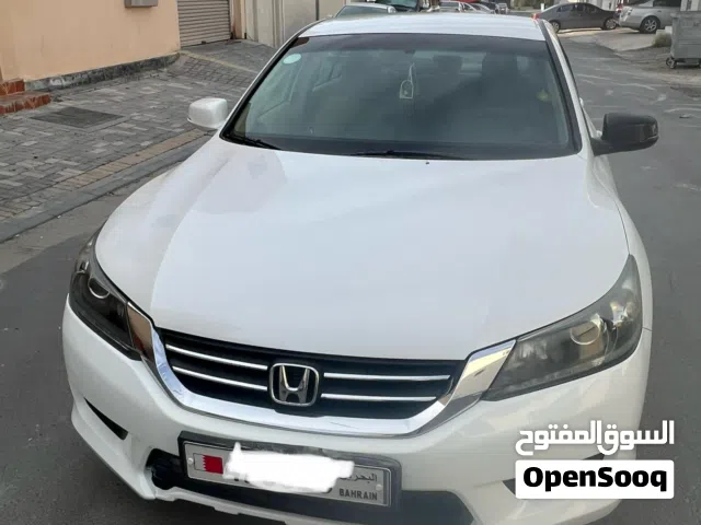 2014 هوندا اكورد Standard