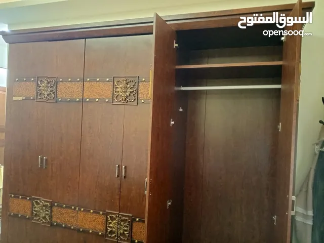 غرفه نوم بحاله ممتازه بدون سرير