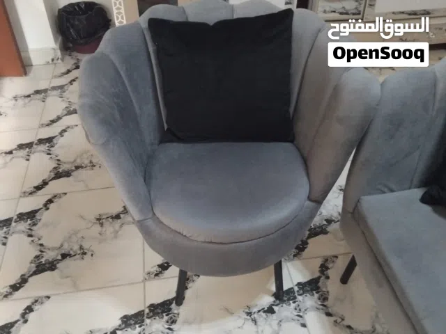 طقم كنب ثنائيه ومفردتين بسعر مغري 100 دينار قابل لتفاوض